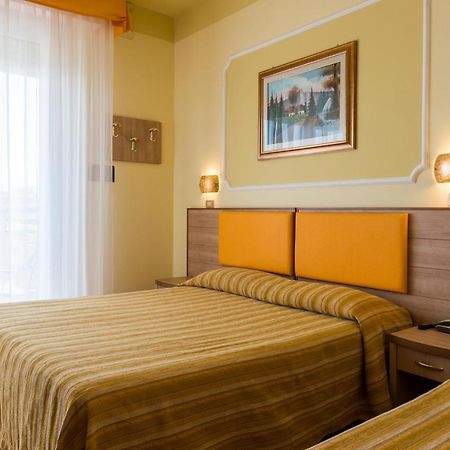 Hotel Miranda بيلاريا-إيجيا مارينا المظهر الخارجي الصورة