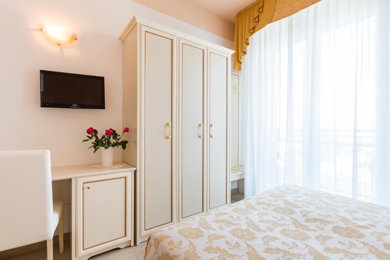 Hotel Miranda بيلاريا-إيجيا مارينا المظهر الخارجي الصورة