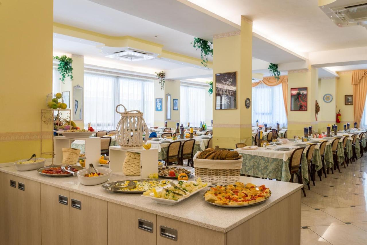 Hotel Miranda بيلاريا-إيجيا مارينا المظهر الخارجي الصورة