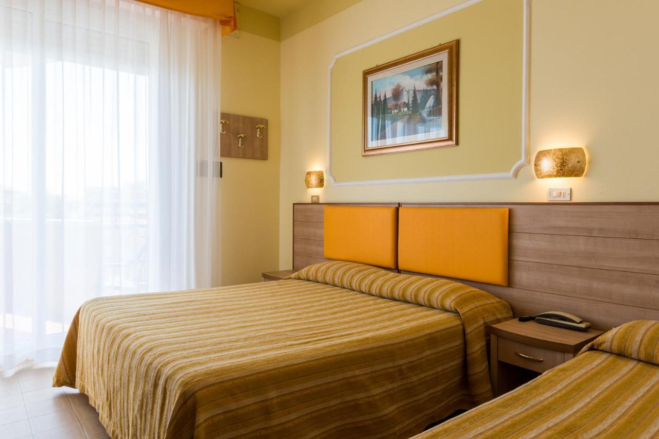 Hotel Miranda بيلاريا-إيجيا مارينا المظهر الخارجي الصورة