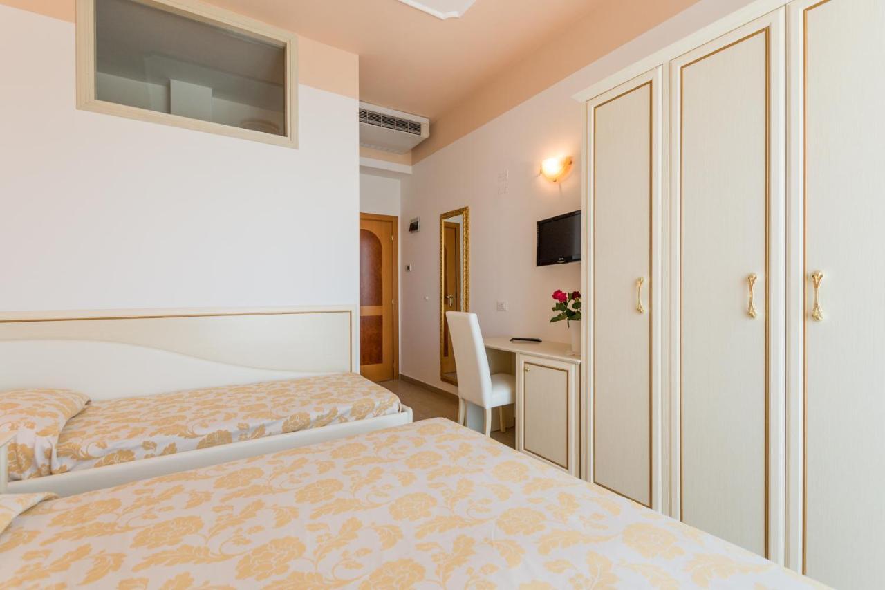 Hotel Miranda بيلاريا-إيجيا مارينا المظهر الخارجي الصورة