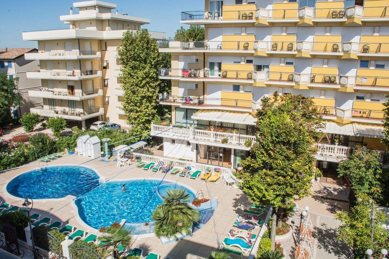 Hotel Miranda بيلاريا-إيجيا مارينا المظهر الخارجي الصورة