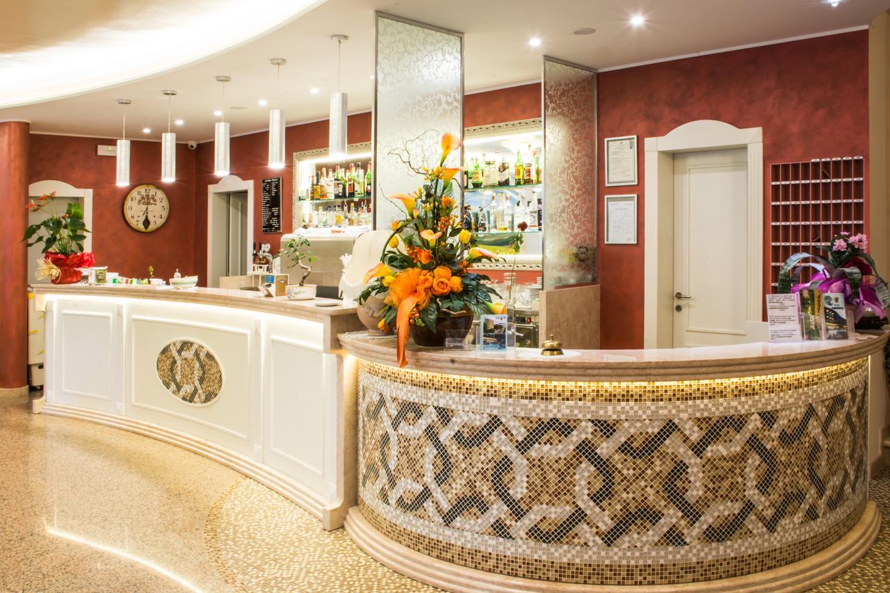 Hotel Miranda بيلاريا-إيجيا مارينا المظهر الخارجي الصورة