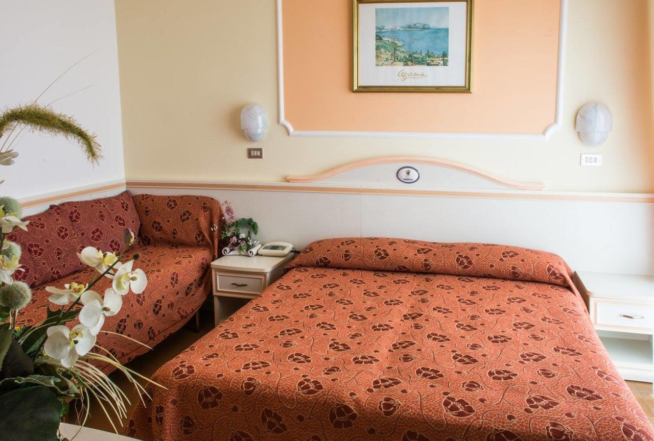 Hotel Miranda بيلاريا-إيجيا مارينا المظهر الخارجي الصورة
